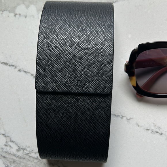 Prada sunglasses - Picture 5 of 7